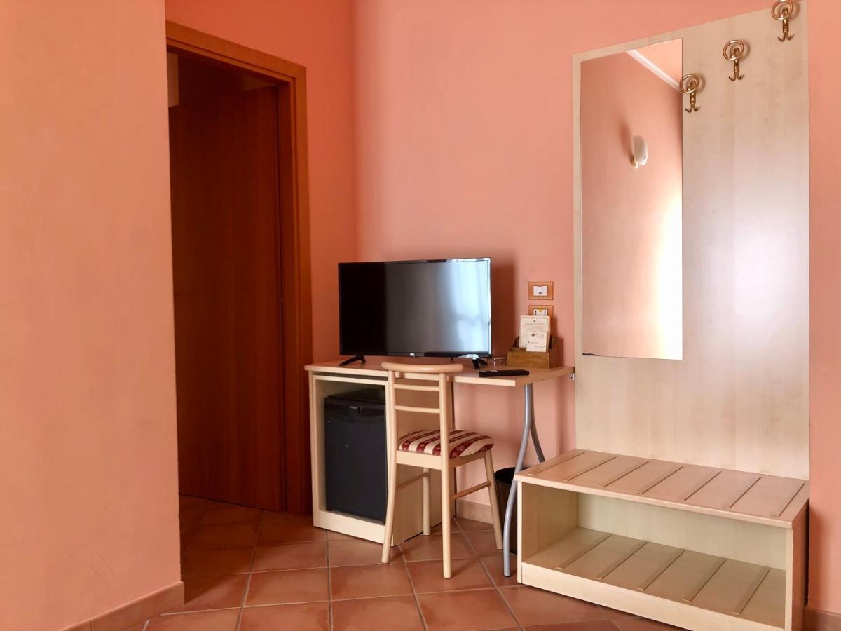Hotel Di Rocco Loreto Aprutino Bagian luar foto