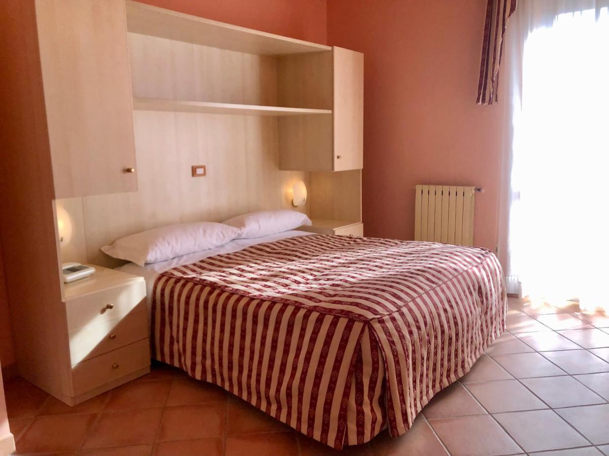 Hotel Di Rocco Loreto Aprutino Bagian luar foto