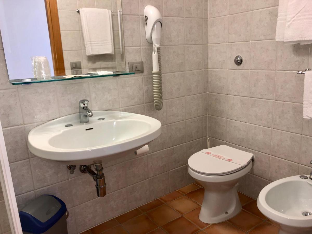 Hotel Di Rocco Loreto Aprutino Bagian luar foto