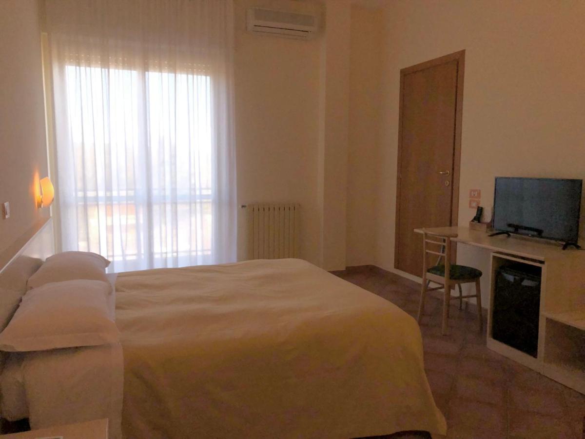 Hotel Di Rocco Loreto Aprutino Bagian luar foto