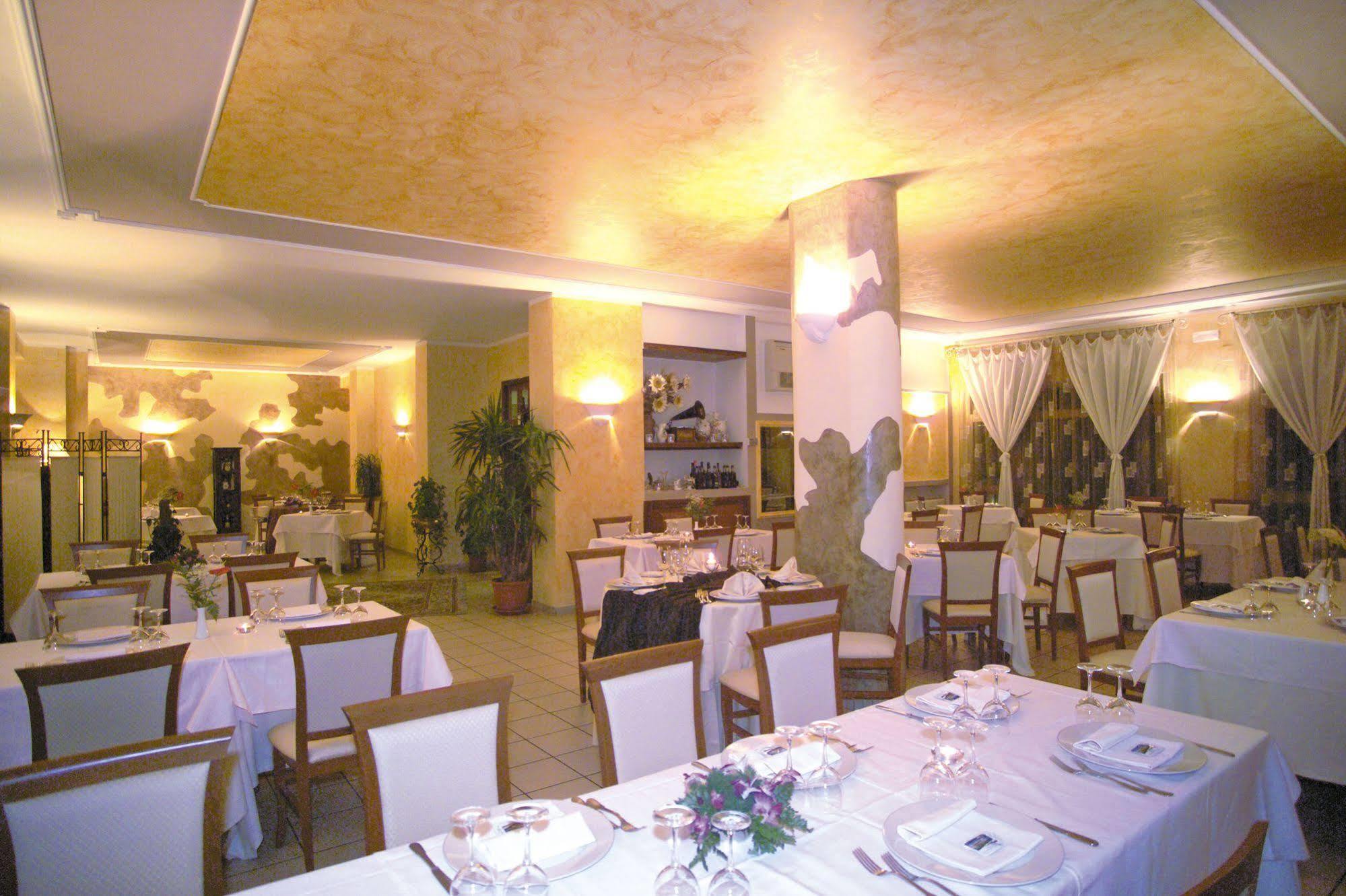Hotel Di Rocco Loreto Aprutino Bagian luar foto